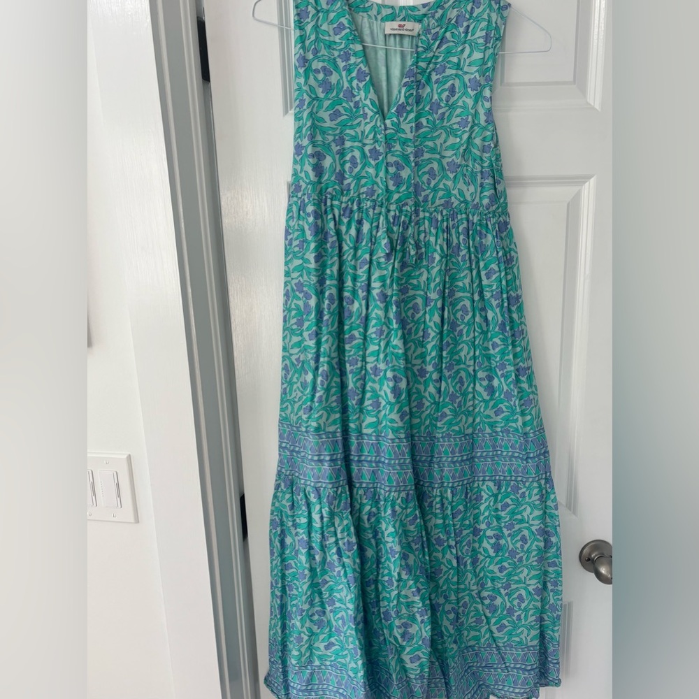 Woman’s blue floral vineyard vines dress